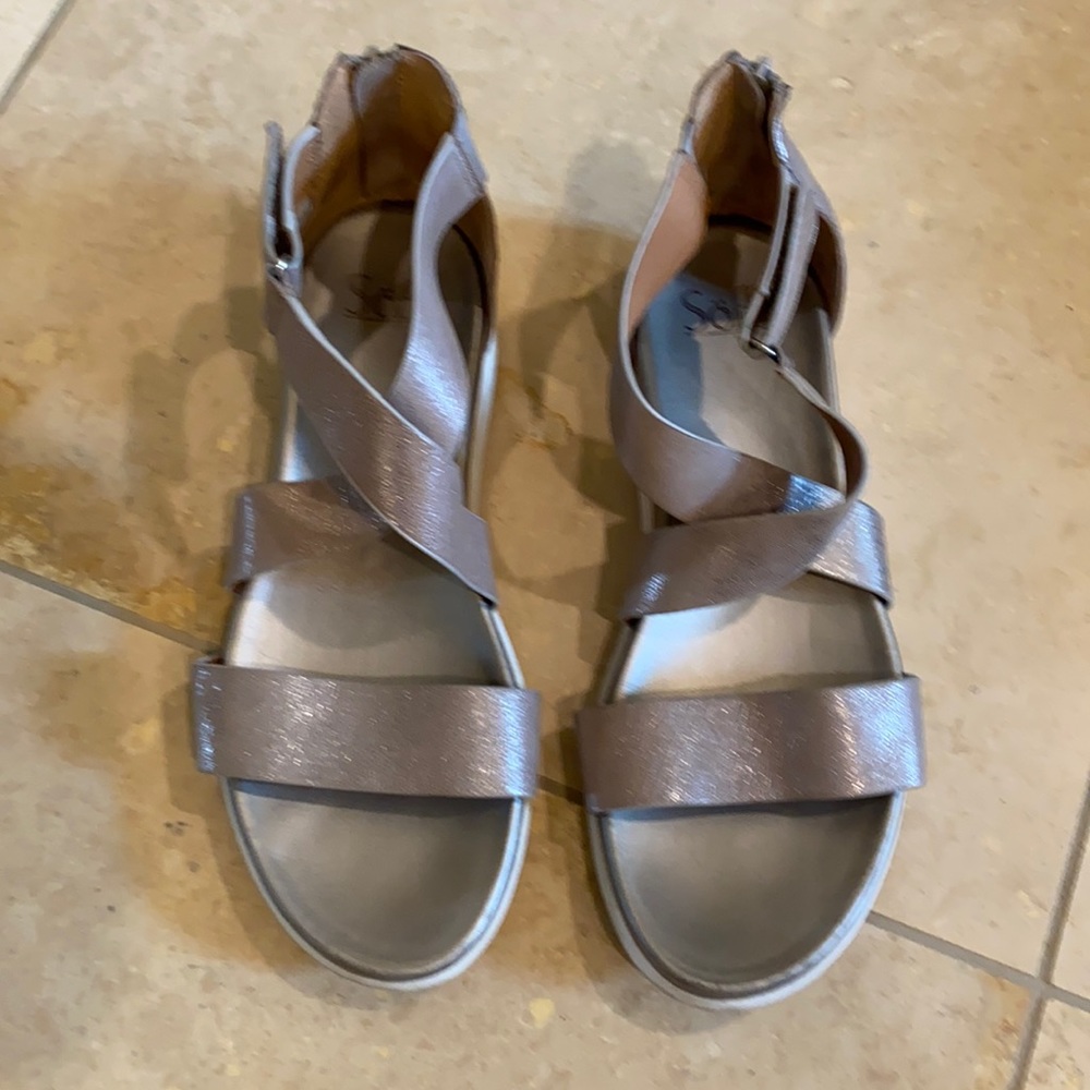 Sofft Sandal metallic silver size 9